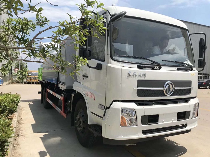 東風天錦8-12方多功能抑塵車