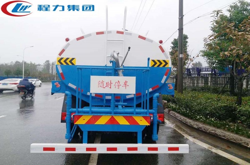福田歐馬可5-6立方灑水車(chē)