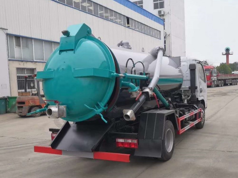 東風(fēng)多利卡5方吸污車