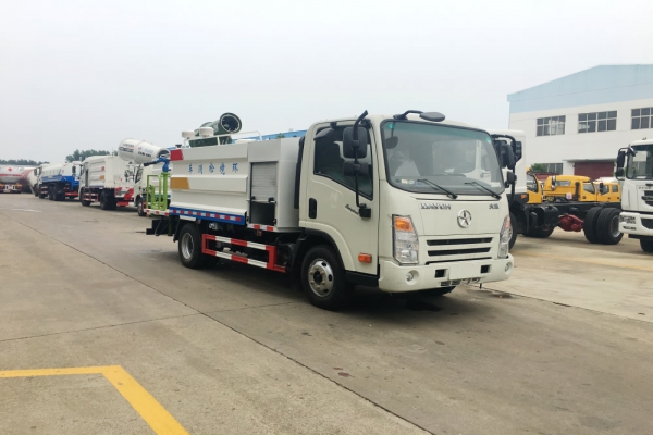 大運多功能抑塵車(5噸、30米霧炮機) 大運多功能抑塵車(5噸、30米霧炮機)圖片