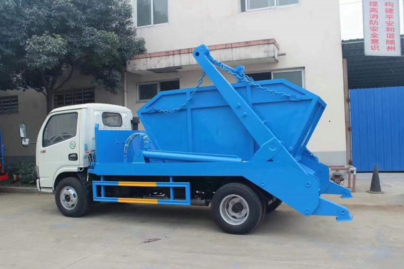 東風小多利卡5-6方擺臂垃圾車