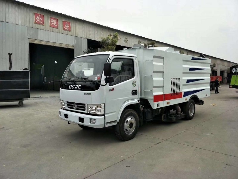 東風小多利卡5方吸塵車