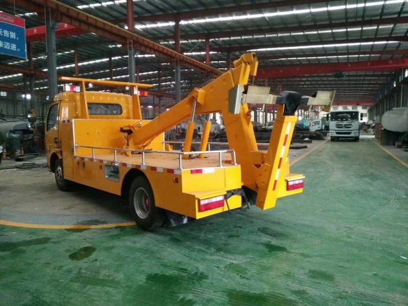 東風大多利卡一拖一清障車