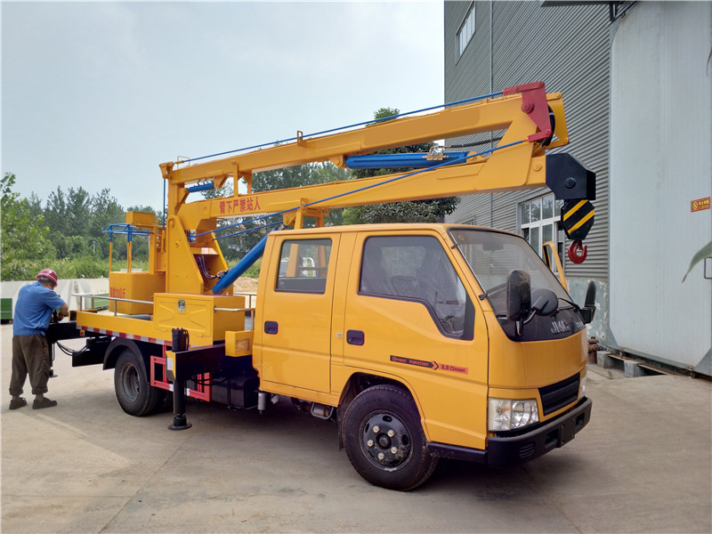 江鈴雙排12米藍(lán)牌高空作業(yè)車圖片