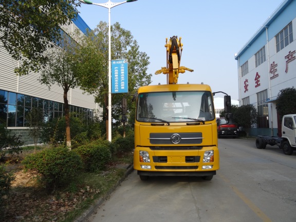 東風天錦20-22米高空作業(yè)車圖片