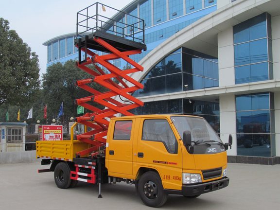 江鈴雙排座8-10米平臺(tái)升降高空作業(yè)車圖片