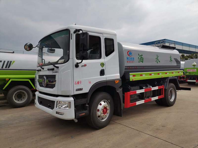 國六東風(fēng)D9灑水車