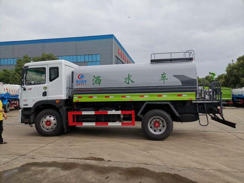 國六東風(fēng)D9灑水車圖片
