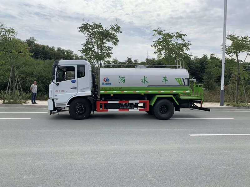 東風(fēng)D17灑水車(chē)（12噸）圖片