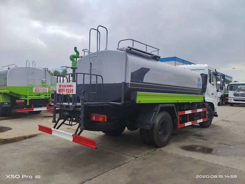 東風(fēng)D17灑水車(chē)（12噸）圖片