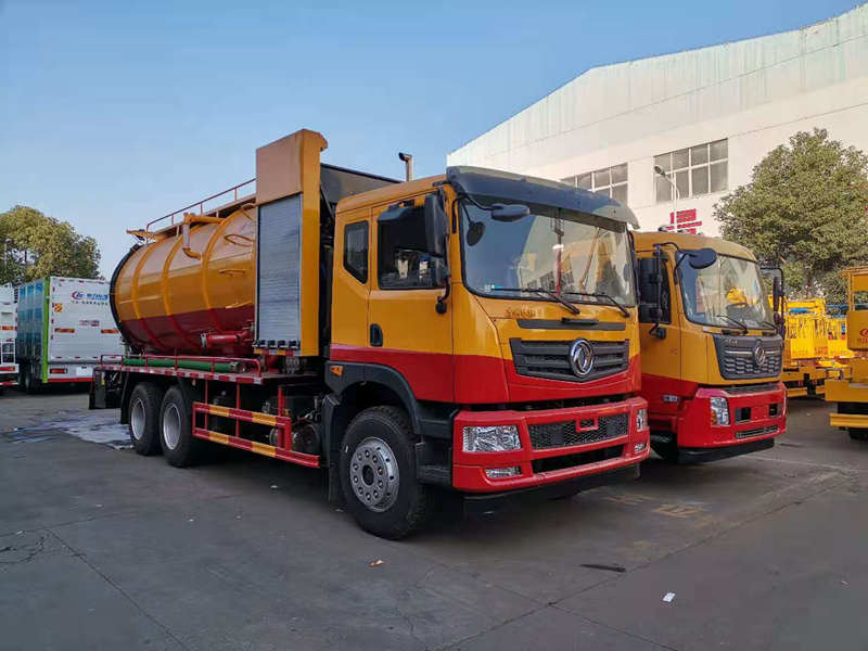 東風T5后八輪清洗吸污車（22方）